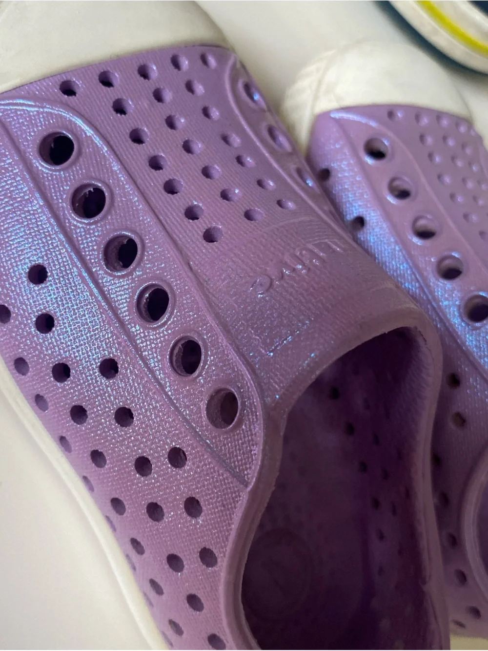 Native Jefferson Slip-On toddlers Shoes in purple shimmer size 5